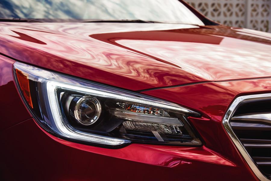 Детали экстерьера Subaru Legacy 3.6R 2017 года  (NA) (фото 3 из 13)